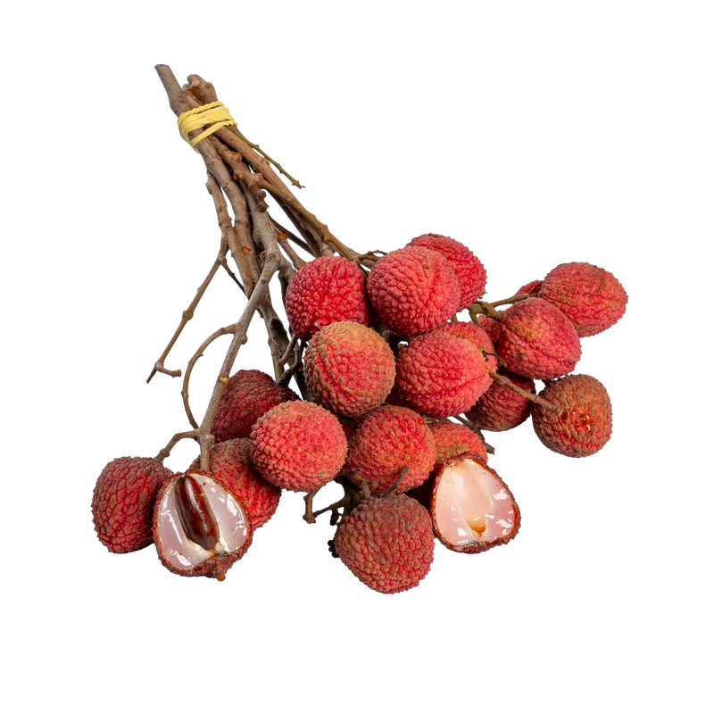 Litchis Bengal en grappe avec leurs feuilles, fruits exotiques fraîchement cueillis