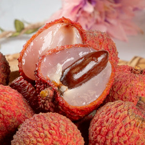Litchi Bengal frais, gros fruits à la coque rouge vif et à la chair blanche juteuse
